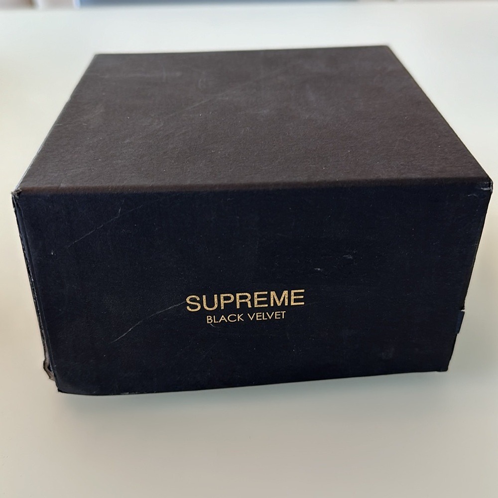 Supreme Black Velvet Skin Transforming Essence - Picture 5 of 6